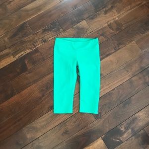 Fabletics crop workout pant